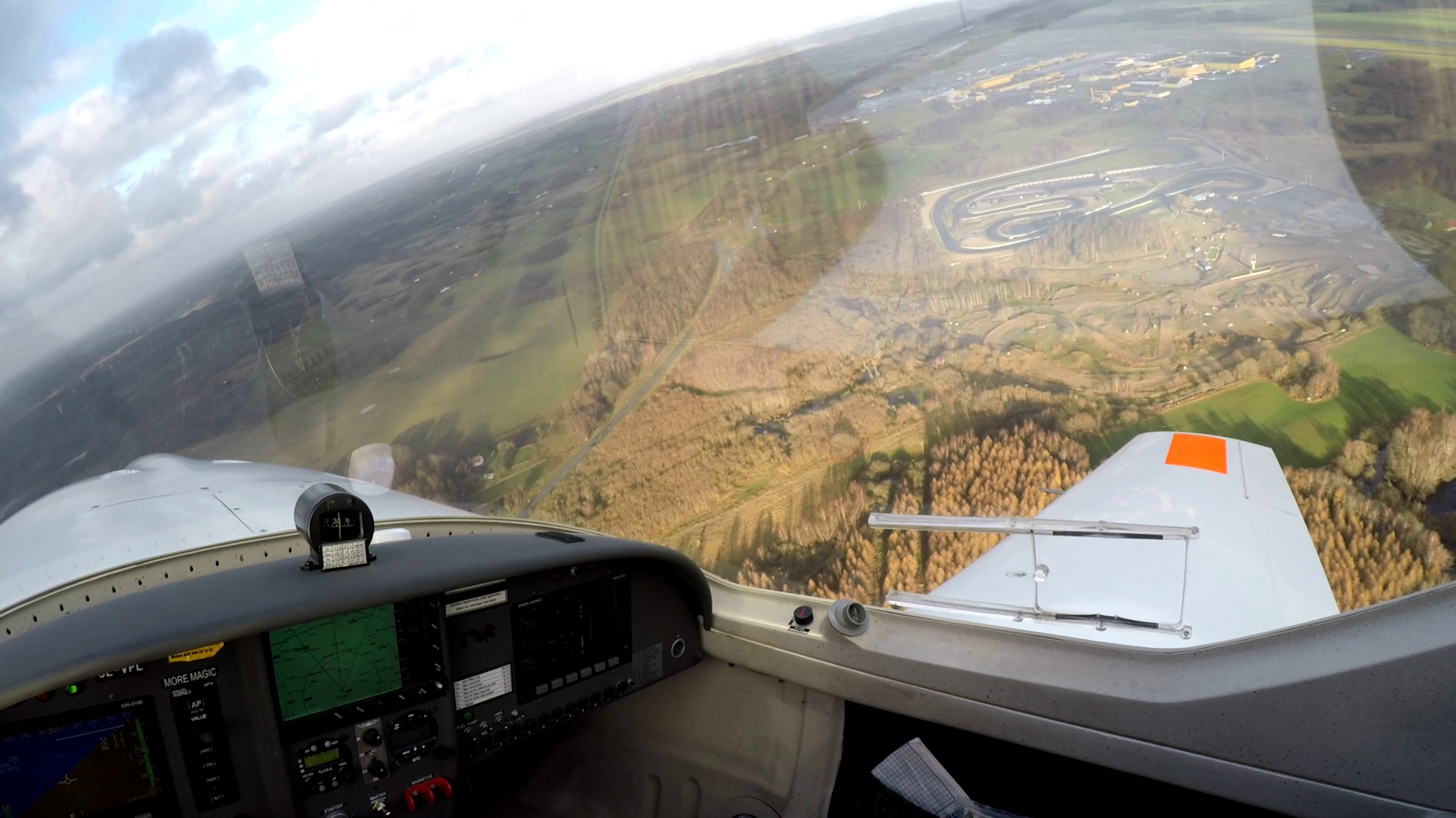 2020-11-22 right hand circuit Rwy 29 SEVPL.png